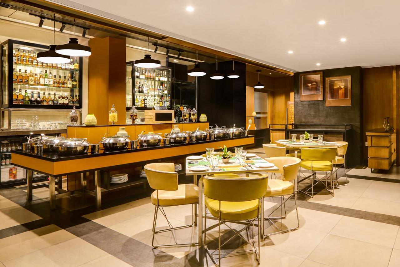 Lemon Tree Hotel Viman Nagar Pune Exterior foto